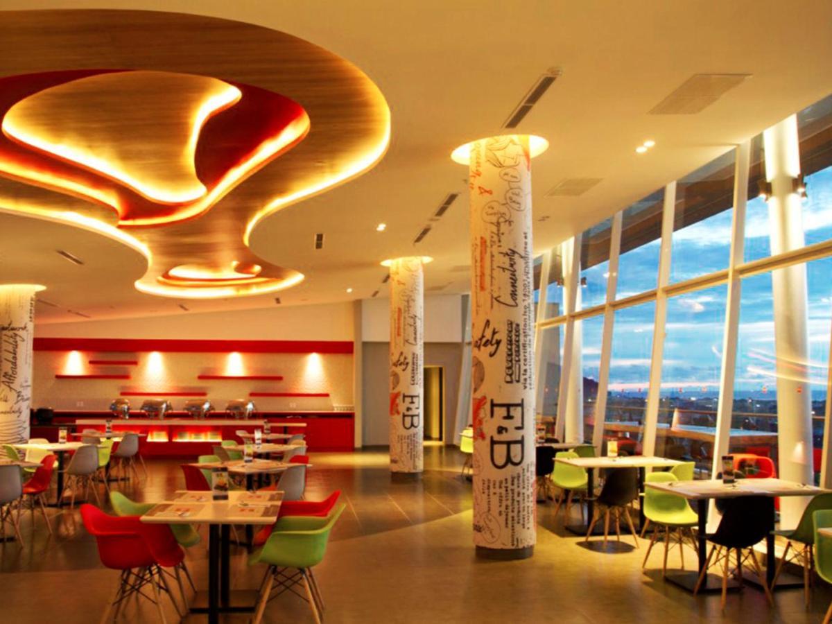 Hotel Ibis Padang Esterno foto
