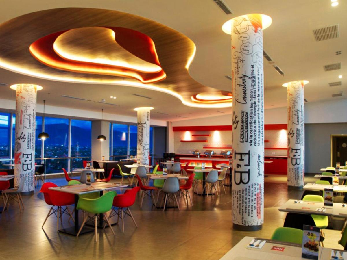 Hotel Ibis Padang Esterno foto