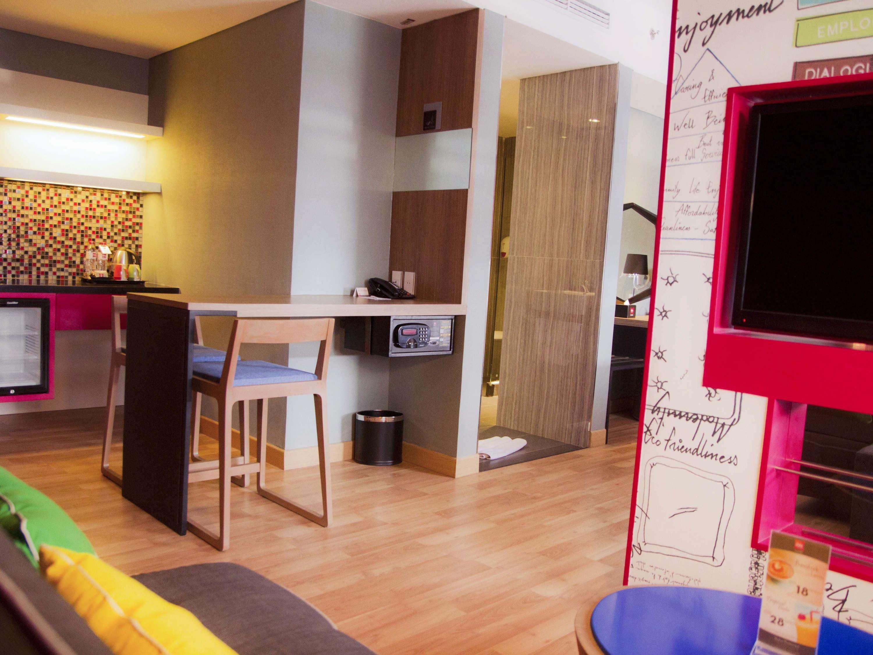 Hotel Ibis Padang Esterno foto