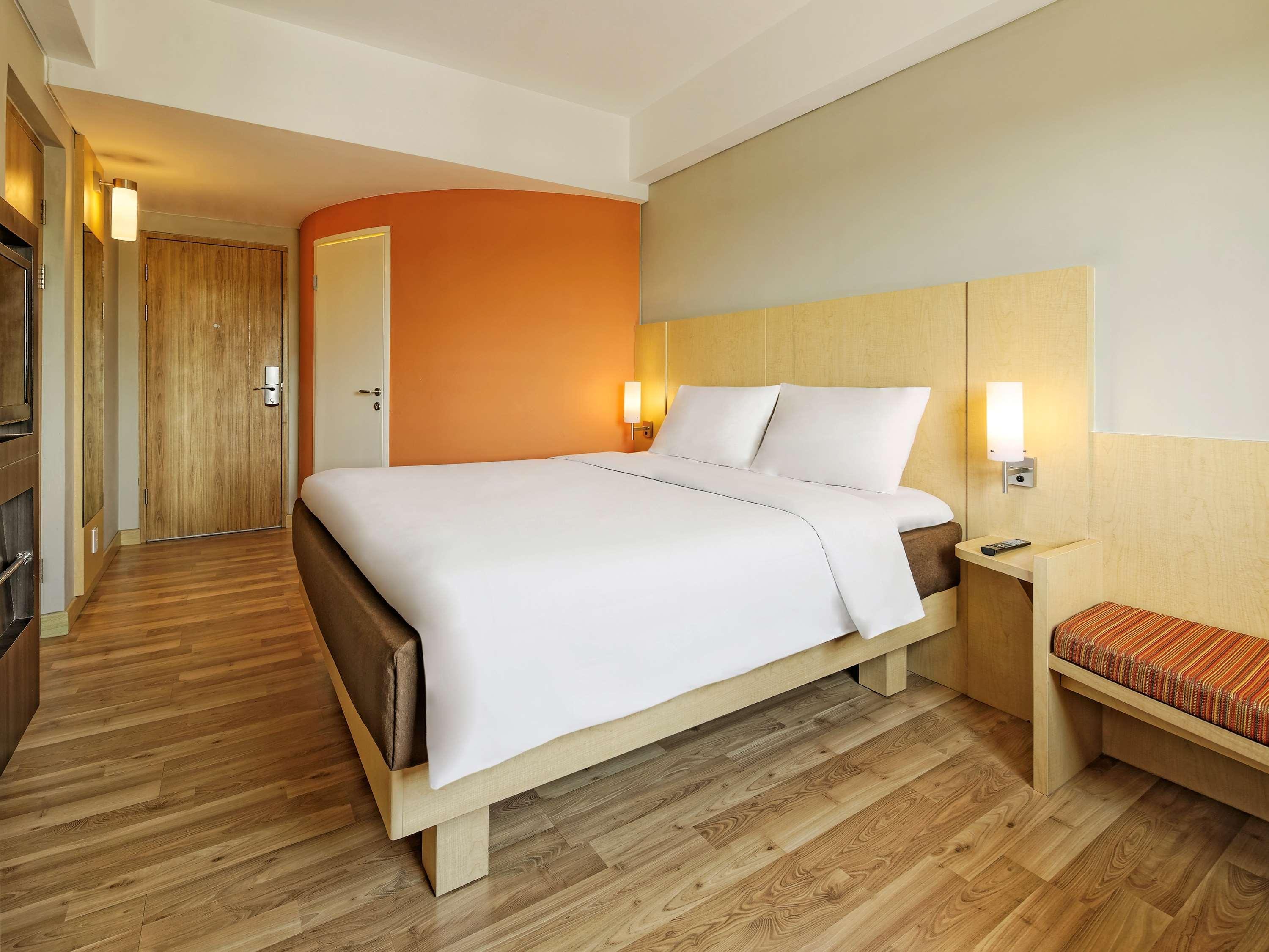 Hotel Ibis Padang Esterno foto