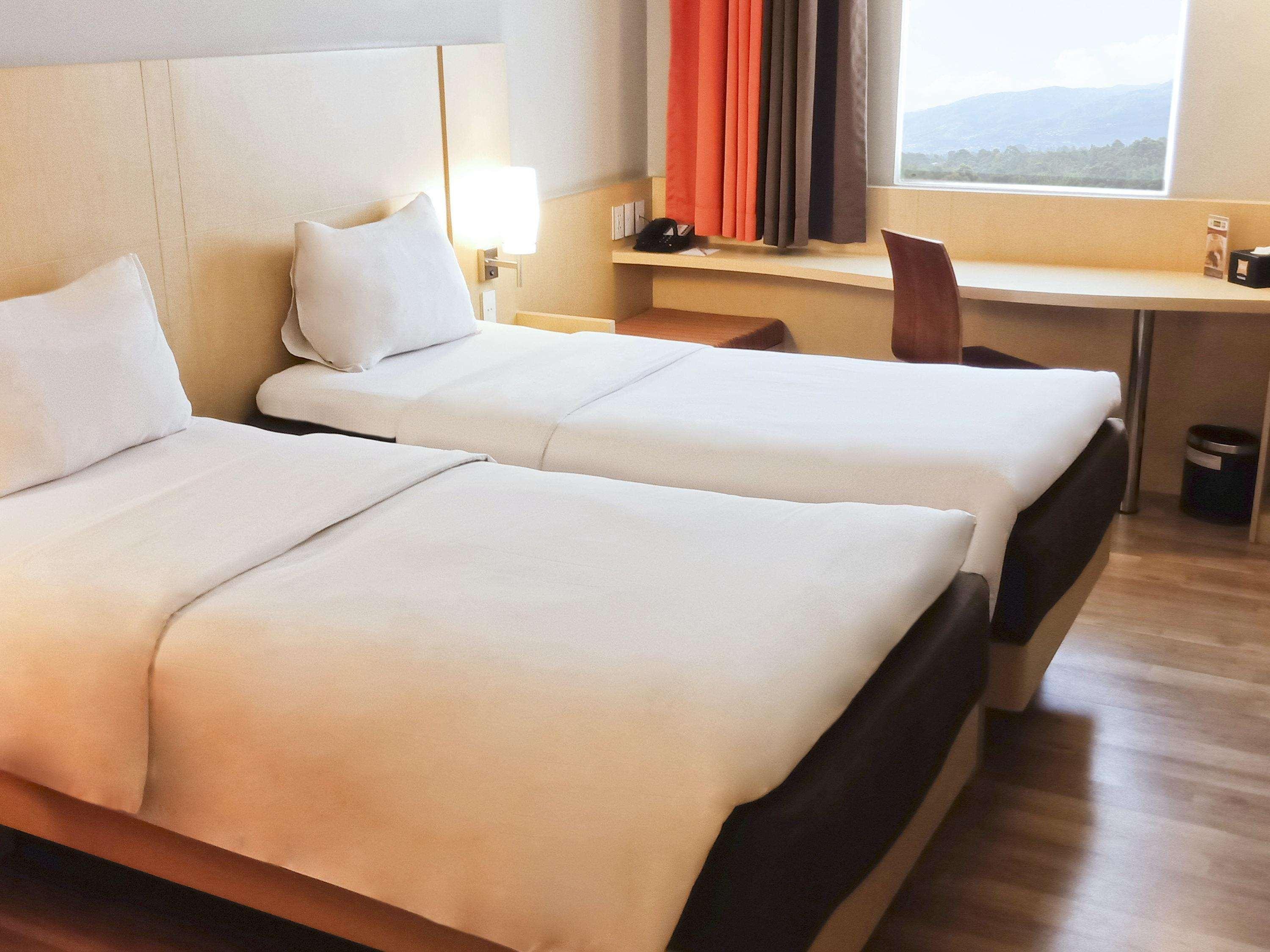 Hotel Ibis Padang Esterno foto