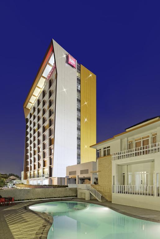 Hotel Ibis Padang Esterno foto