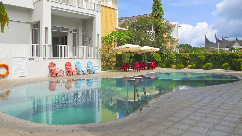 Hotel Ibis Padang Esterno foto