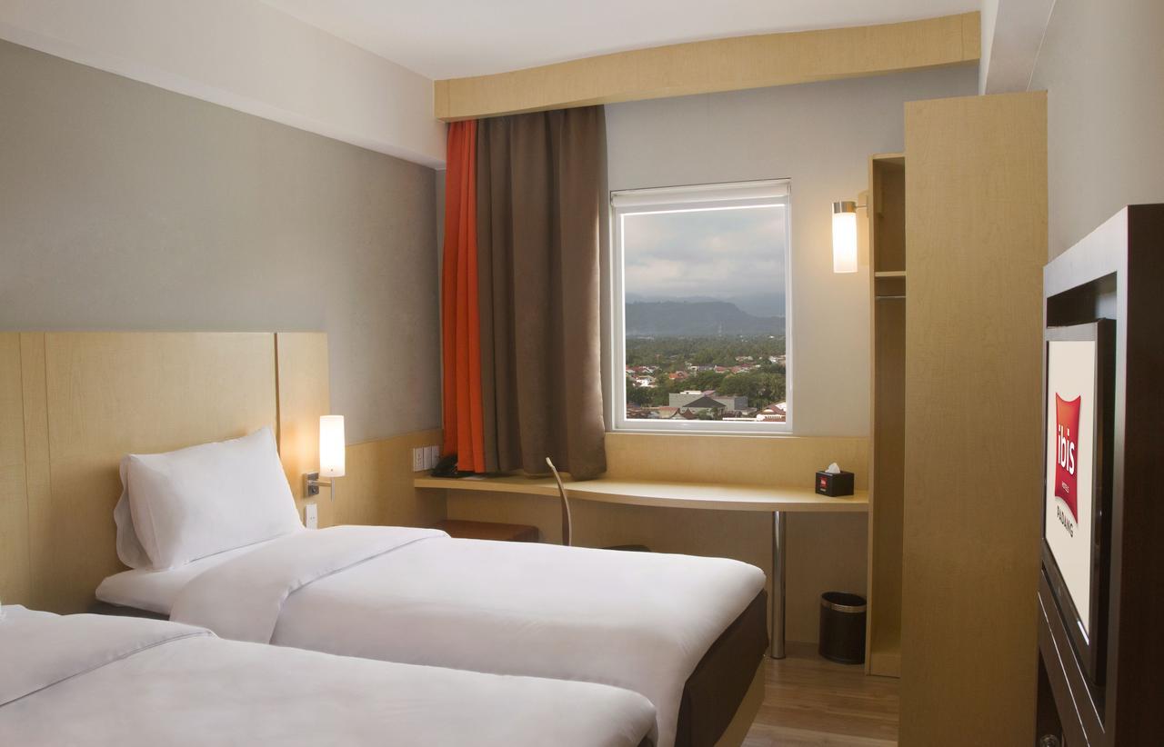 Hotel Ibis Padang Esterno foto