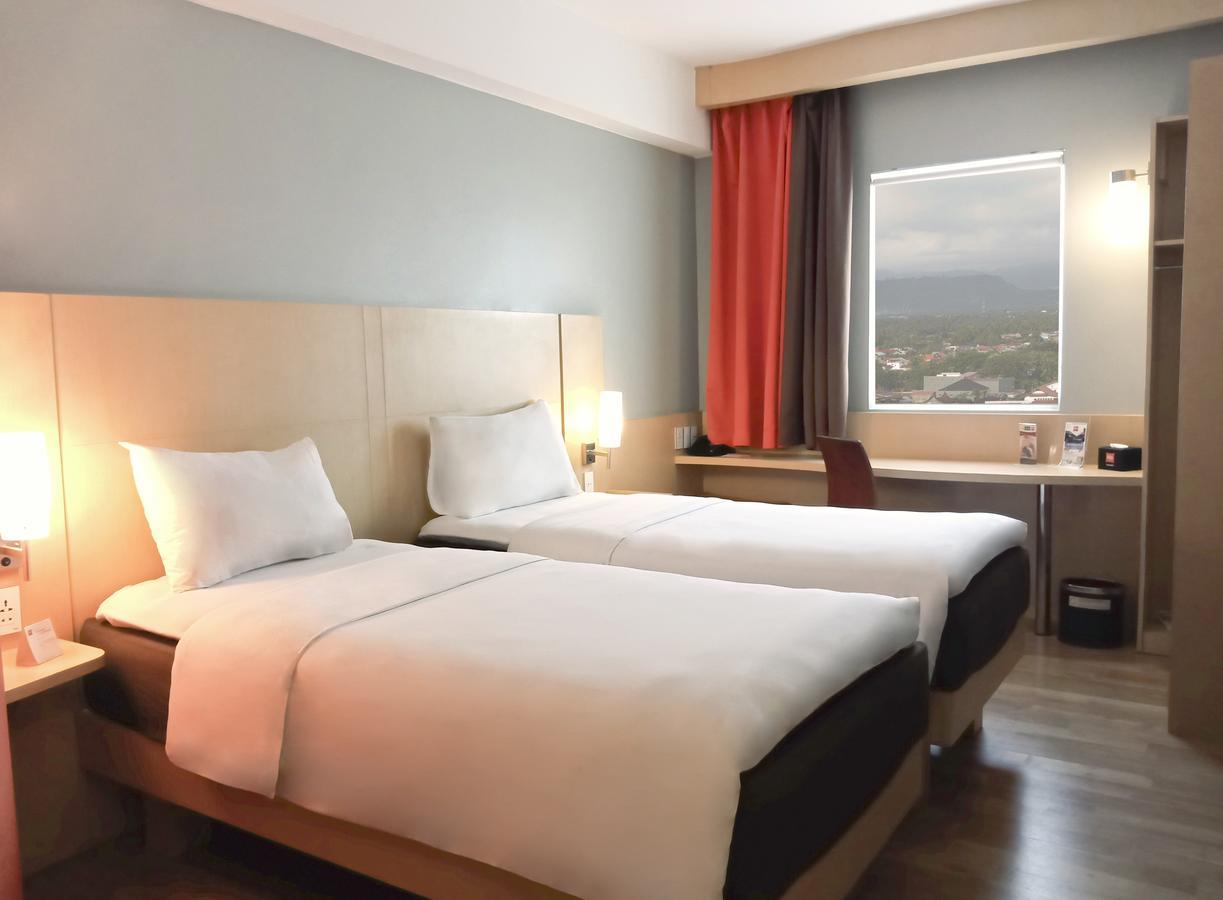 Hotel Ibis Padang Esterno foto