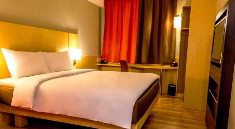 Hotel Ibis Padang Esterno foto