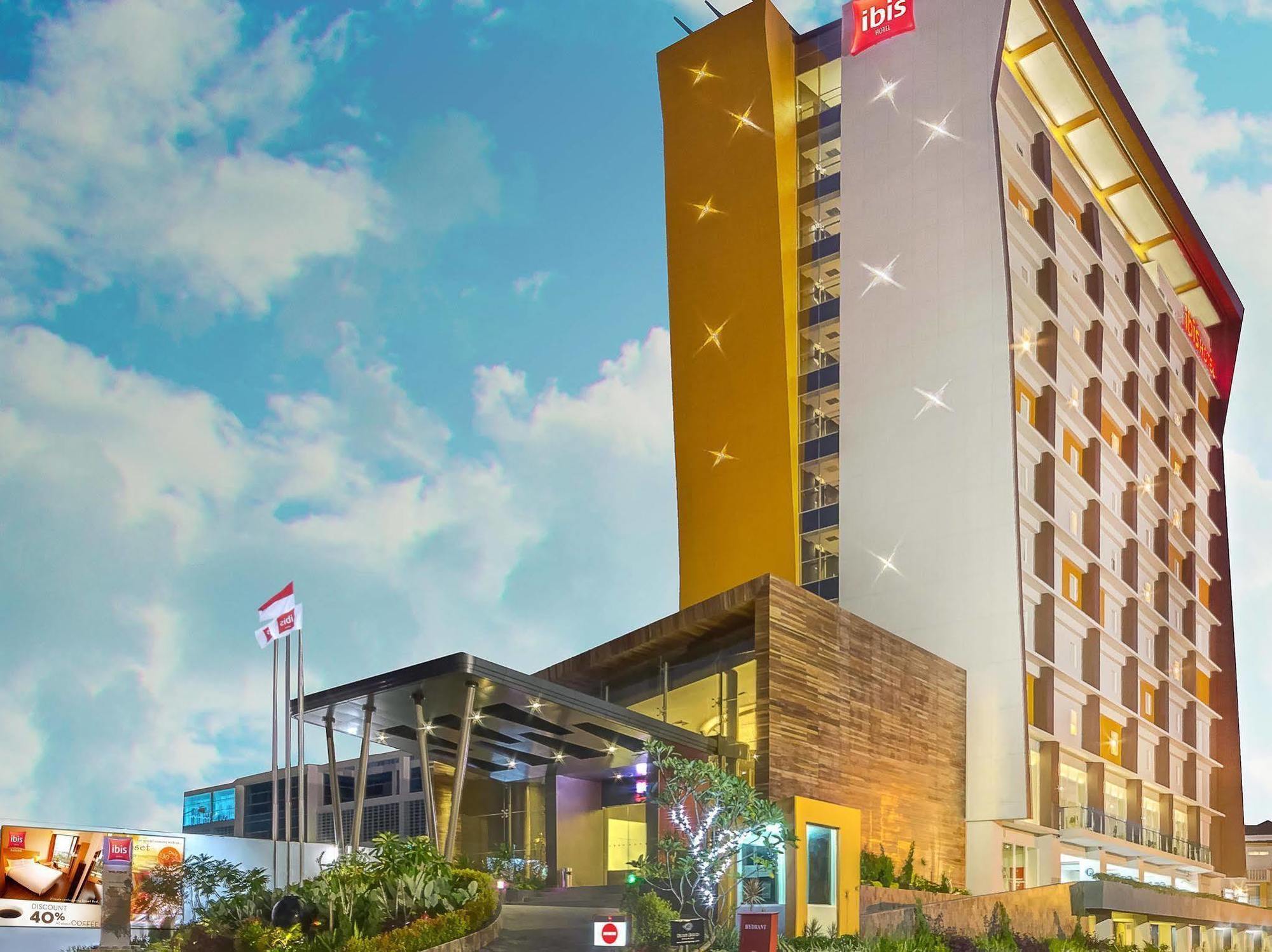 Hotel Ibis Padang Esterno foto